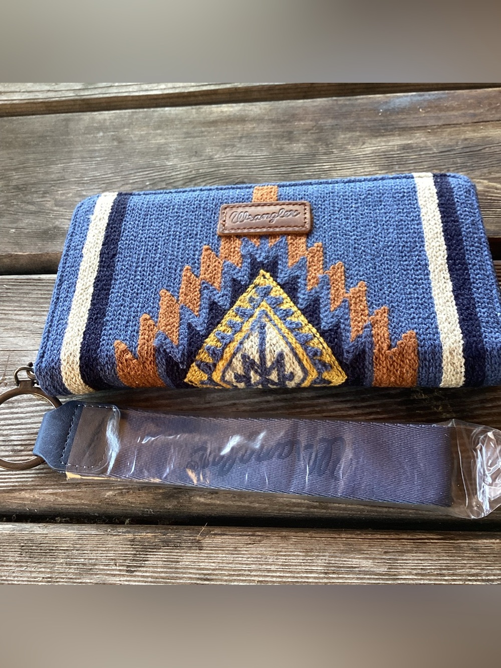 Wrangler Southwest Wallet with Textured Fabric and Leather Look